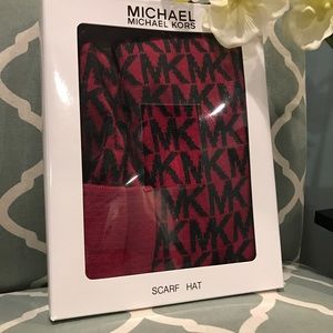 ‼️FIRM FIRM FIRM‼️Michael Kors hat/scarf set NWB