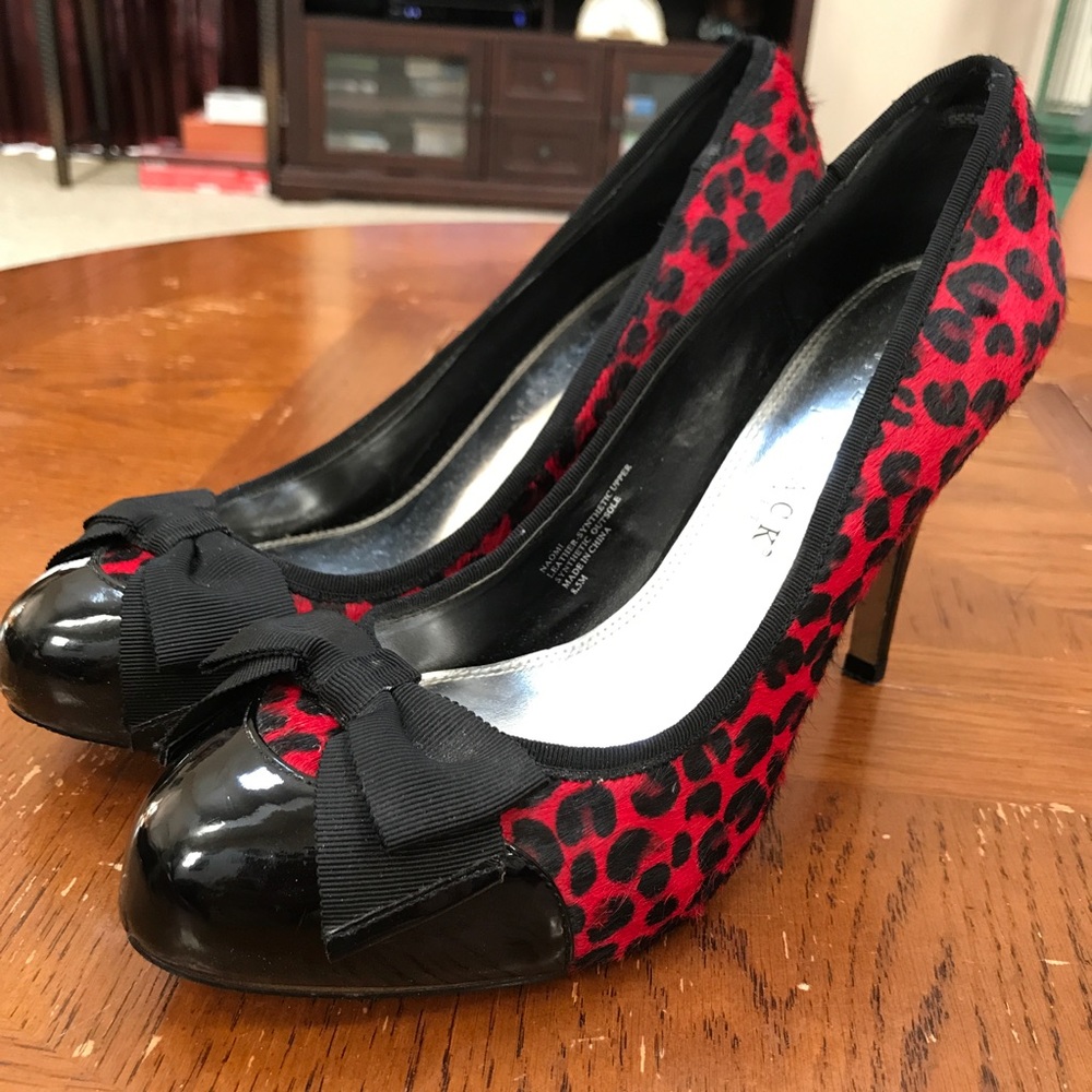 WHBM EUC Sexy Classic Stiletto Red & Black Pumps