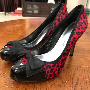 WHBM EUC Sexy Classic Stiletto Red & Black Pumps