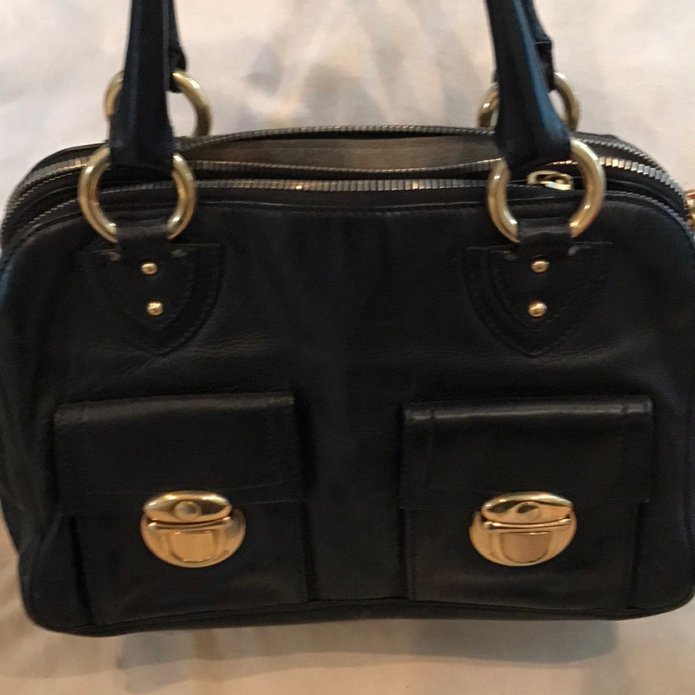 Black and gold shoulder bag 💼