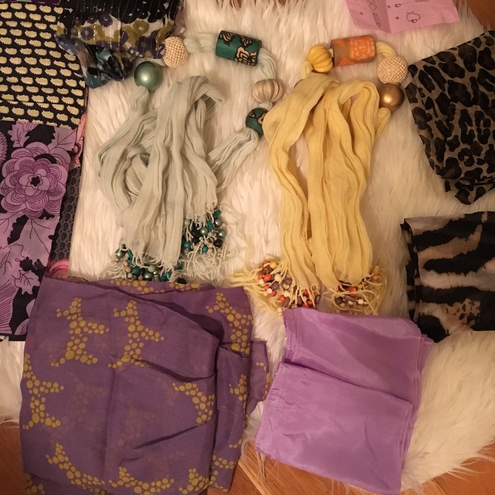 8 - SCARVES- BEAUTIFUL COLORS WITH A SCARF HOLDER - Picture 3 of 7