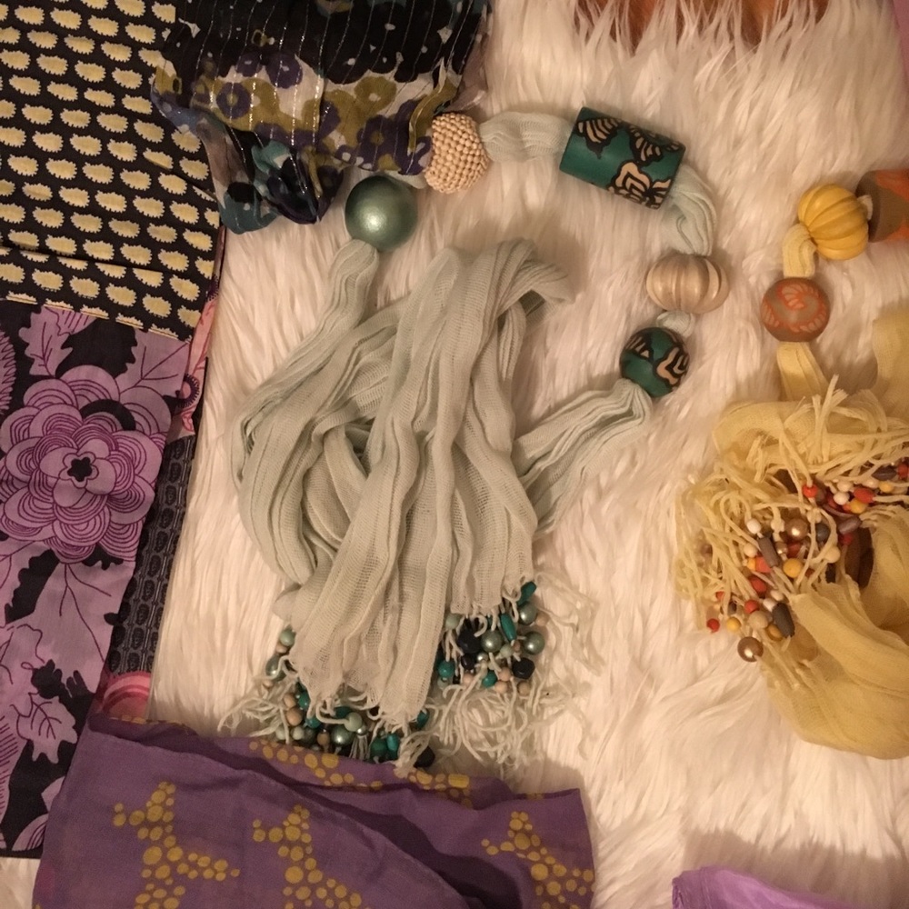 8 - SCARVES- BEAUTIFUL COLORS WITH A SCARF HOLDER - Picture 7 of 7