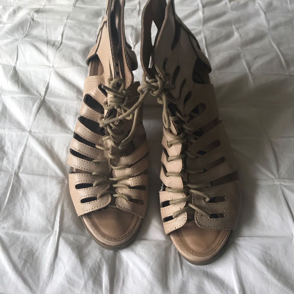 Rampage tan size 8 lace up heels