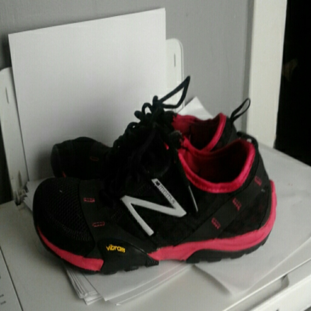 New balance minimus walking shoe