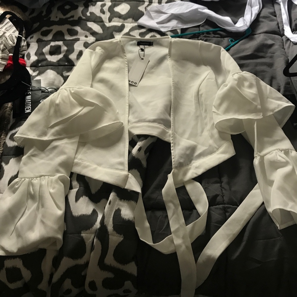 BooHoo White Lowcut Crop