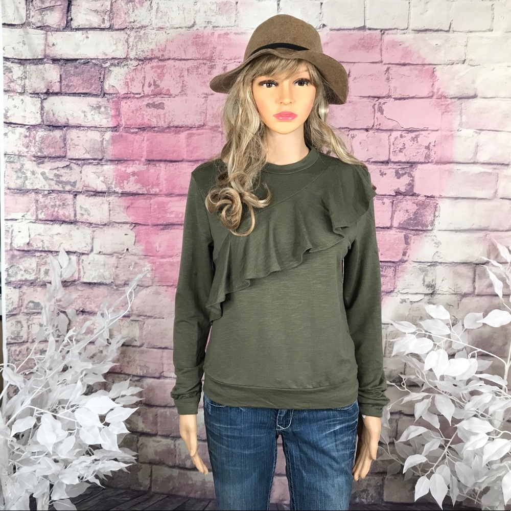 NWT! Ruffle Top