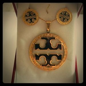 Necklace and earring