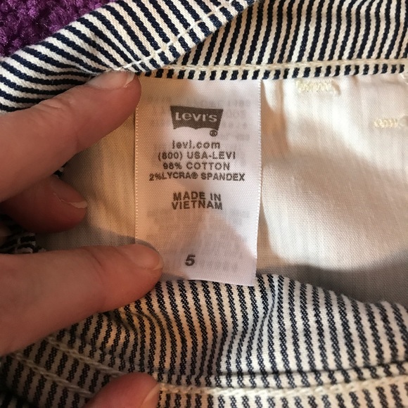 Womens Levi Shorts - Picture 5 of 6