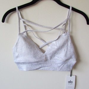ALO YOGA STRAPPY BRA WITH DETAILS IN FRONT AND BAC