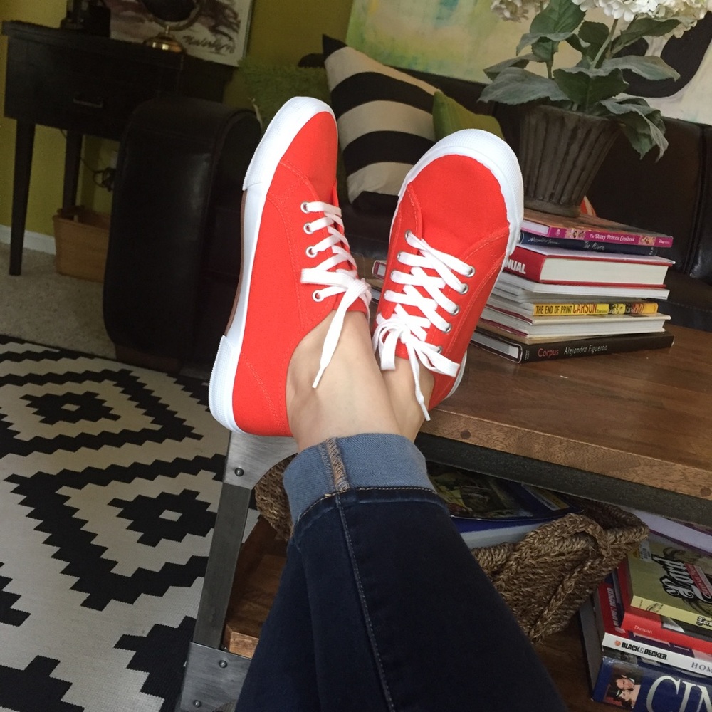 Old Navy Canvas Lace-up Tennis Shoes