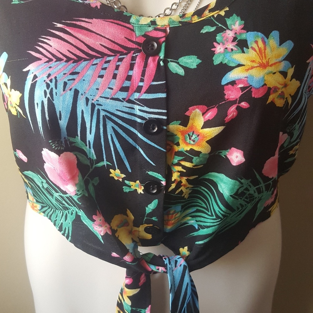 End of Summer Clearance 🌴 - Picture 2 of 4