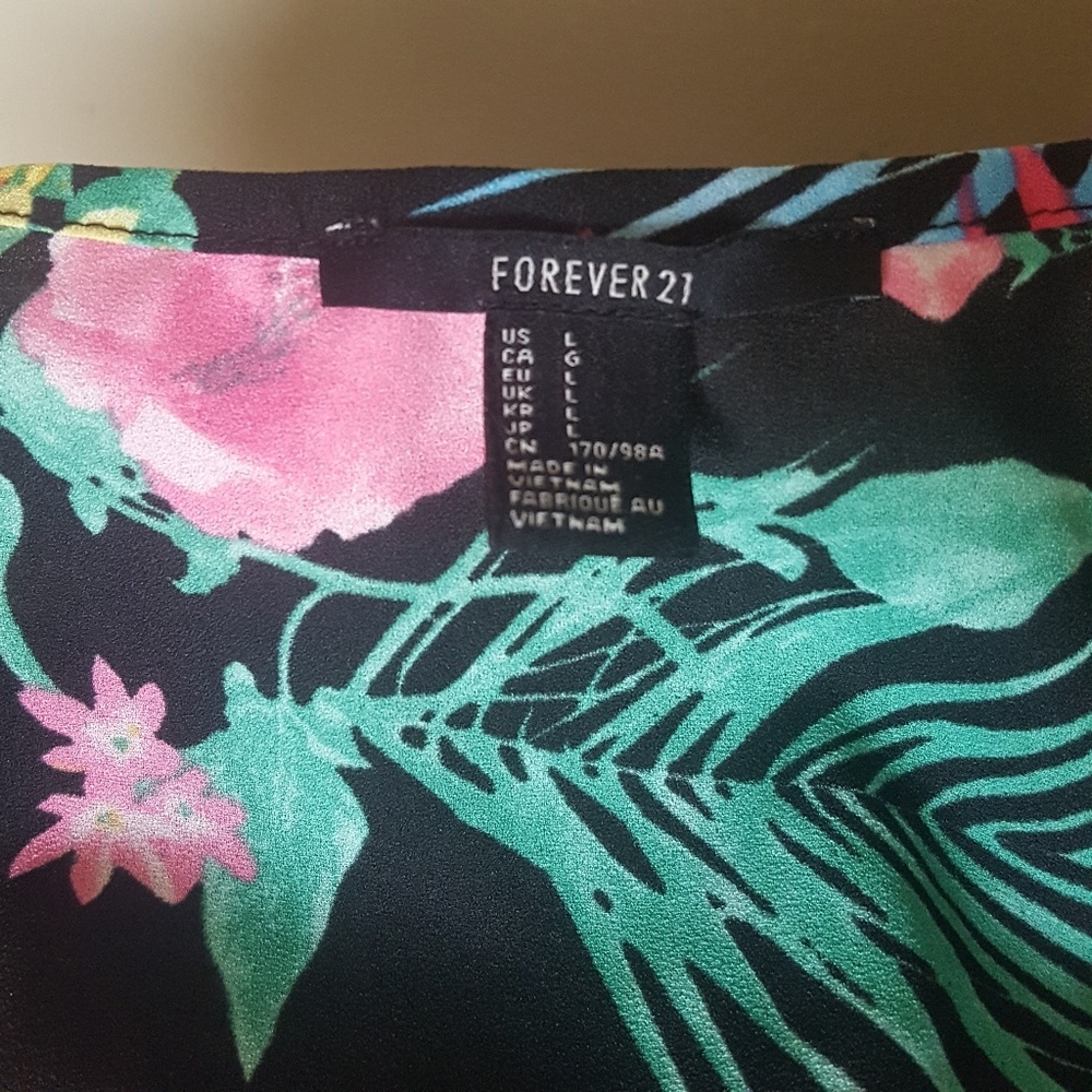 End of Summer Clearance 🌴 - Picture 3 of 4