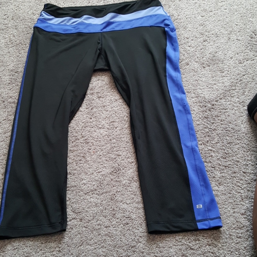 Workout Capri pants Sz LG