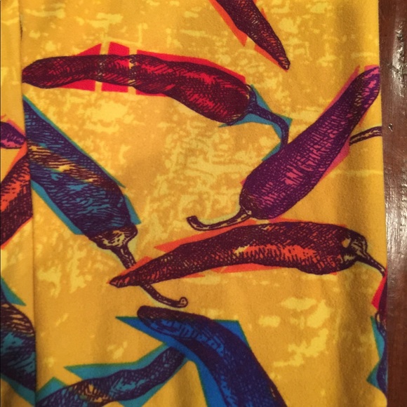 Funky pepper 🌶 lularoe leggings - Picture 2 of 3