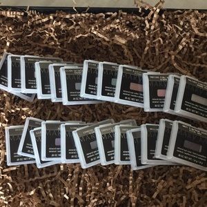 NIB - 24 MK Mineral eye colors