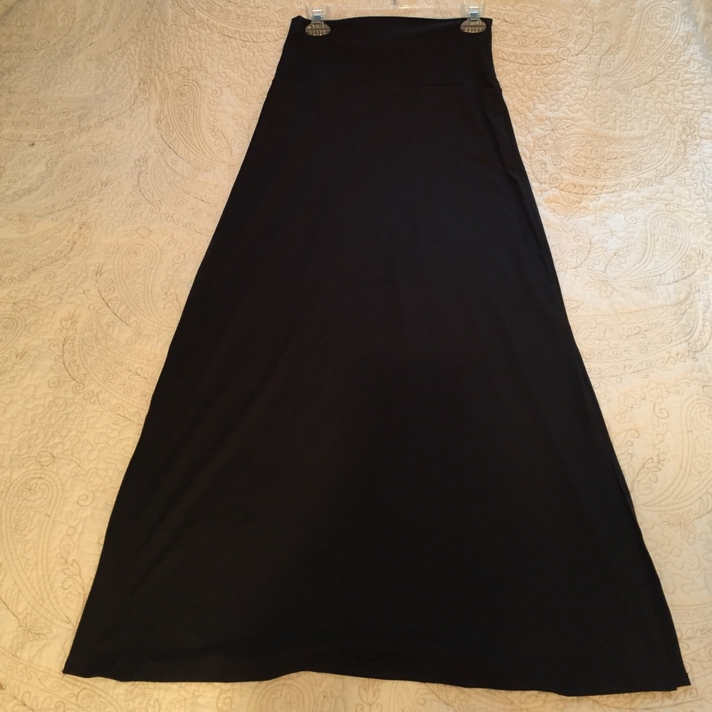Agnes and Dora Side Slit Maxi Skirt