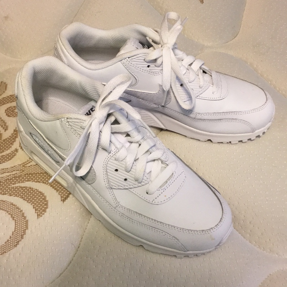 White Nike shoes boys size 5.5