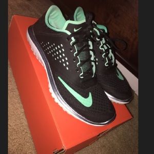 Women's Nike lite run 2