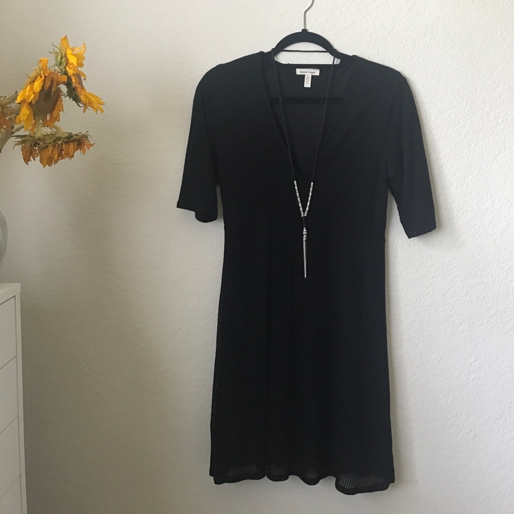 Mid sleeve v neck LBD