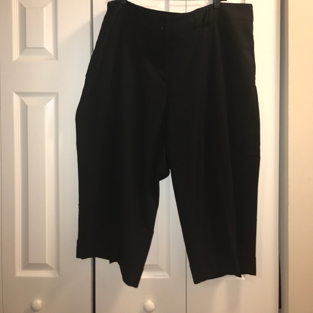 Black Crop Capri plus size 24w
