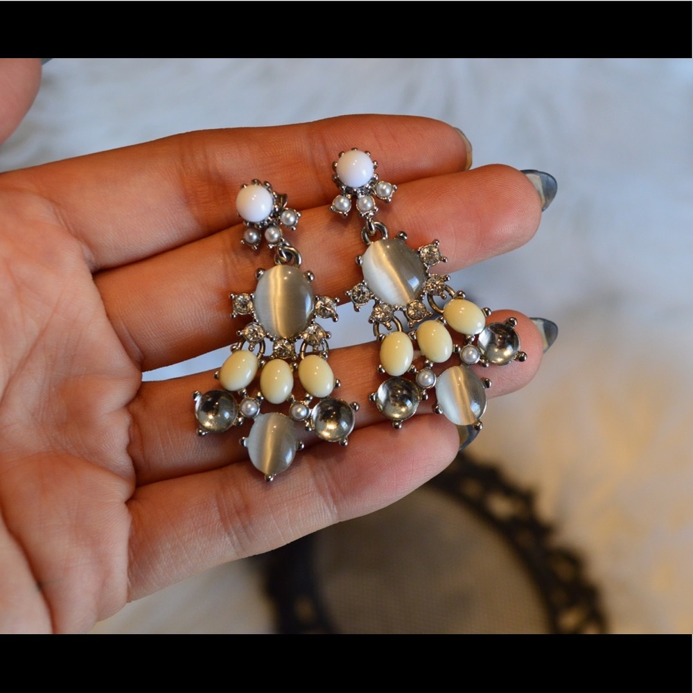 BANANA REPUBLIC Statement Drop Neutral Earrings 🌸