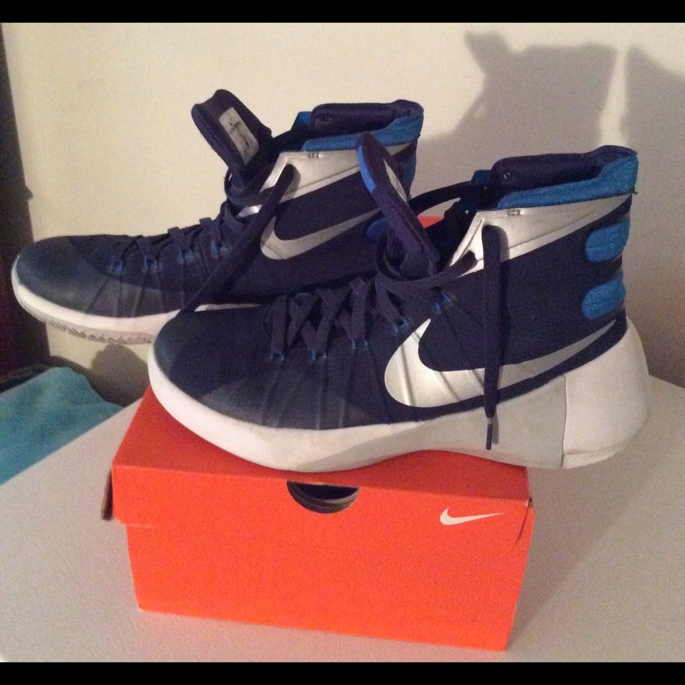 NIKE Men's Basketball Sneakers