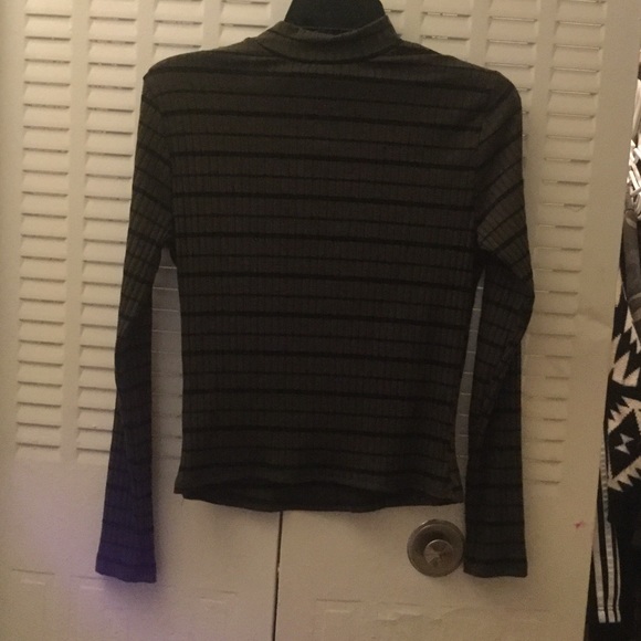 Crop top - Picture 3 of 3