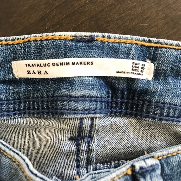 Zara mid rise distressed jeans - Picture 3 of 3