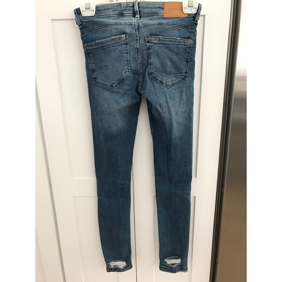 Zara mid rise distressed jeans - Picture 2 of 3