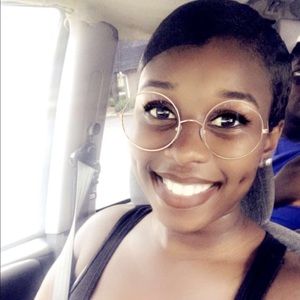 Meet your Posher, Kayla