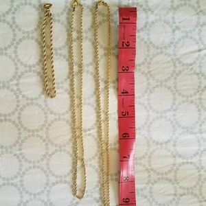 Gold necklace and bracelet set!