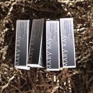 NIB - Mary Kay creme lipstick