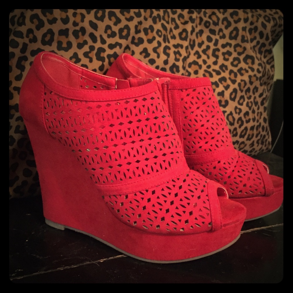 RED Wedge sandals. Suede like material!