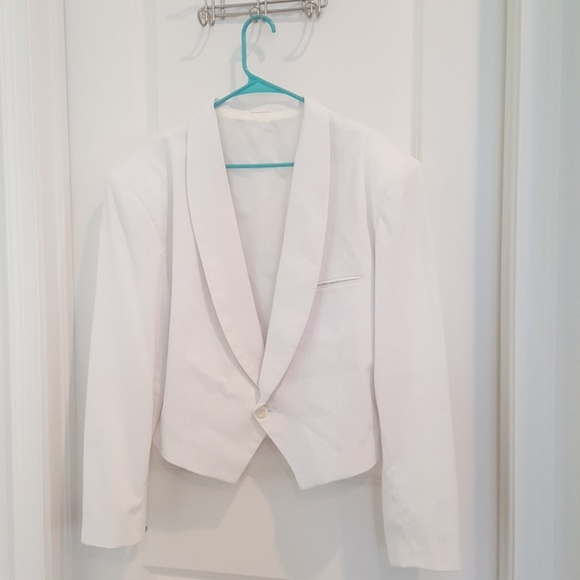 Suit - Picture 3 of 5