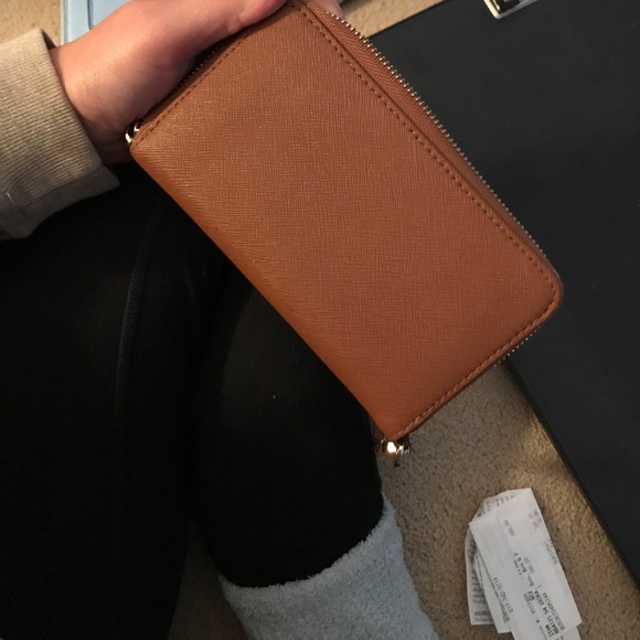 Michael Kors wristlet - Picture 4 of 4