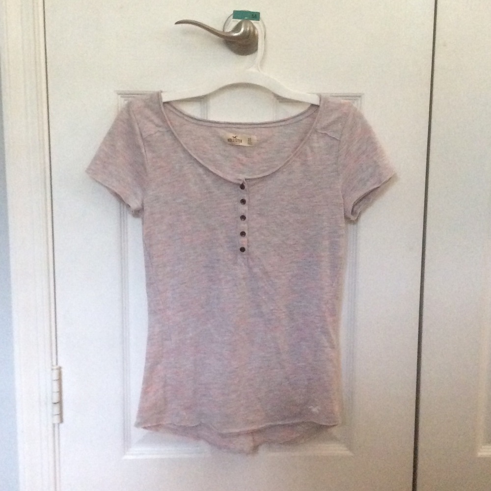 hollister- button front pink&gray wide neck tee