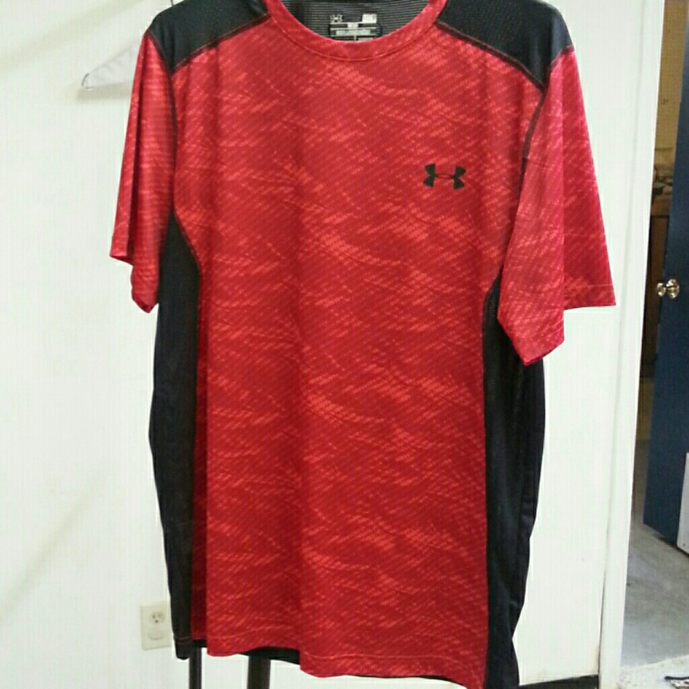 Medium Fitted Under Armour shirt