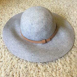 $5 TIL 9/10‼️ Gray Wool Floppy Hat w/ Brown Detail