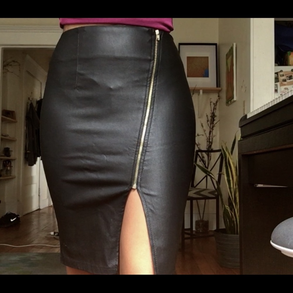 Faux leather zipper skirt
