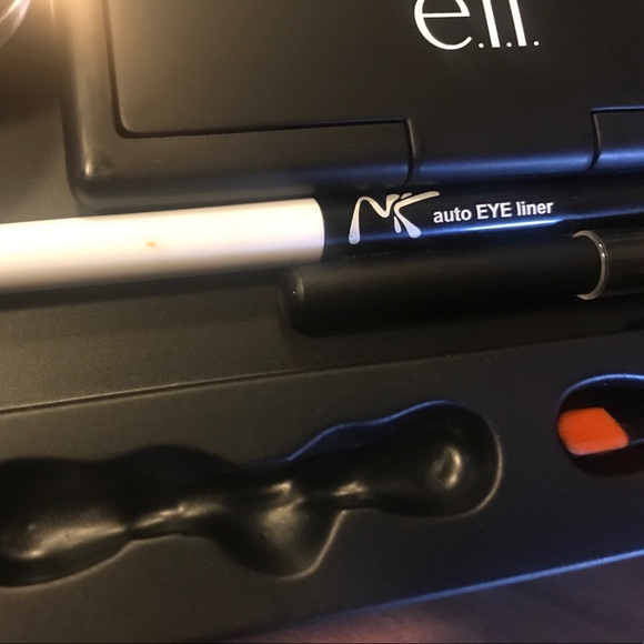 Makeup bundle - Picture 2 of 4