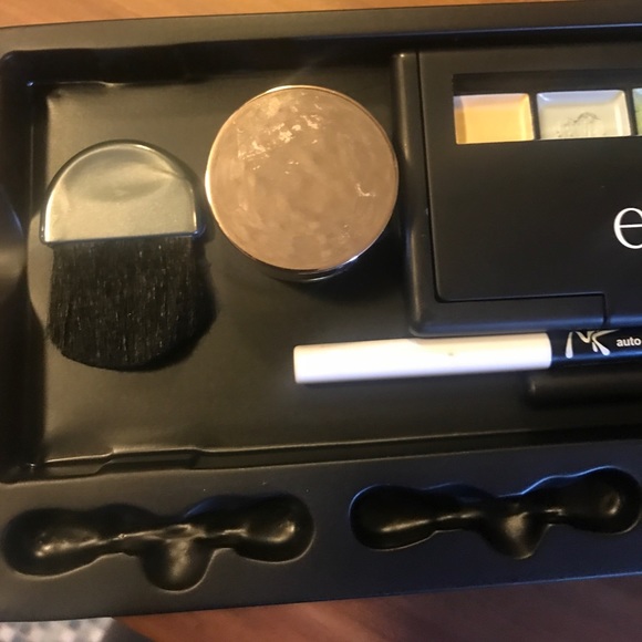 Makeup bundle - Picture 4 of 4