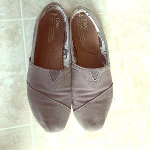 Grey Toms