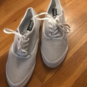 Light grey/white sneakers