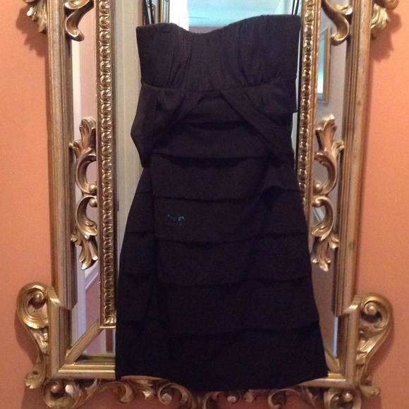 Small Black Halter or Strapless Layered Dress - Picture 5 of 6