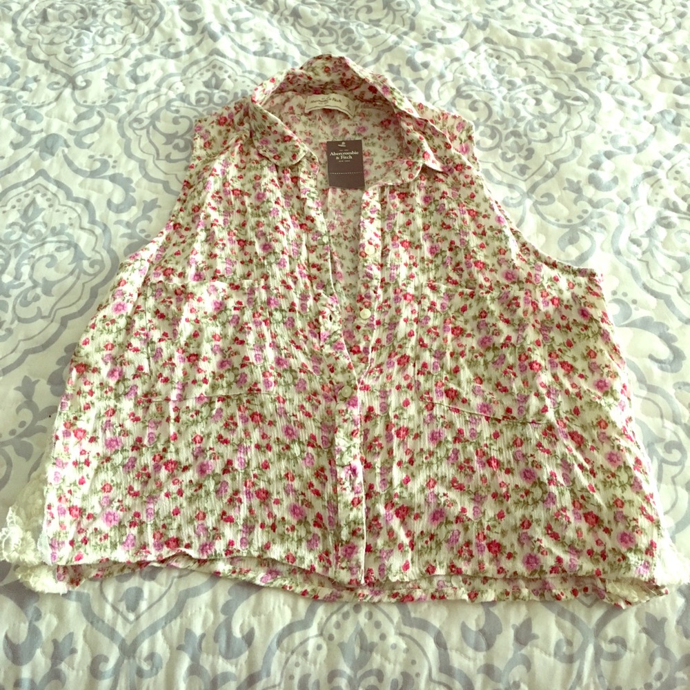 BNWT - A&F floral button up top