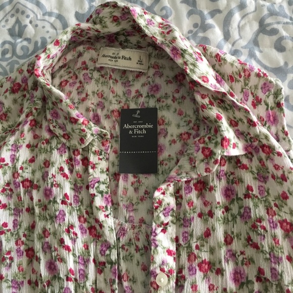 BNWT - A&F floral button up top - Picture 2 of 9