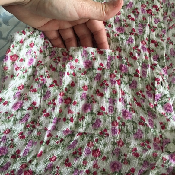 BNWT - A&F floral button up top - Picture 5 of 9