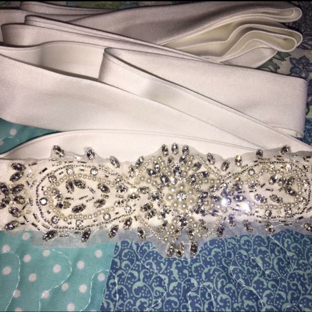 BRAND NEW ALFRED ALGELO SASH