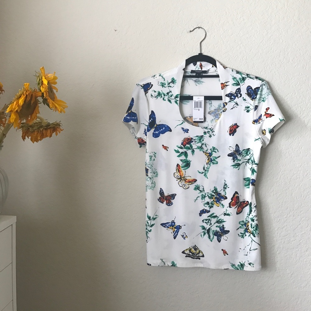 Form-fitting floral top