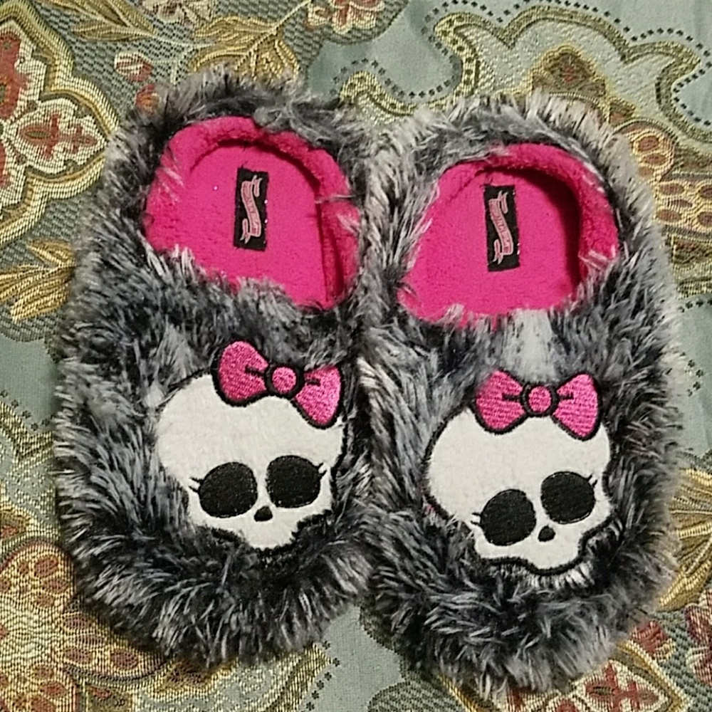 Monster High fuzzy slippers- girls sz11/12